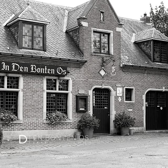 Historische gevel van In Den Bonten Os in Lede